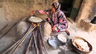 Omani Women Cooking Bait Al Zufair Museum [upl. by Lamaaj499]