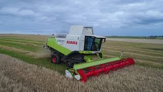 WHS Combining at Brownhill Cruden Bay 2018 Lexion 580 [upl. by Larina]