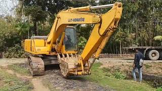 LampT KOMATSU 💥🔥 Excavator on road 💯🚨🚧 [upl. by Kcira592]