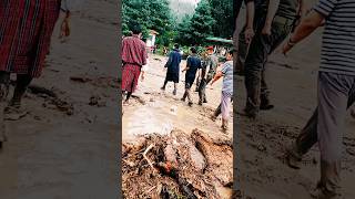 4th king of Bhutan visiting flooded areas in Thimphu Dechencholing kingofbhutanbhutanking [upl. by Partan]