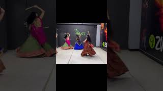 Dholi taaro dhol baaje  garba  navratri dance  dandiya steps  Aarushi Agrawal garba dandiya [upl. by Blaise]