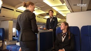 Een ochtend met de stewardessenopleiding [upl. by Aneral]