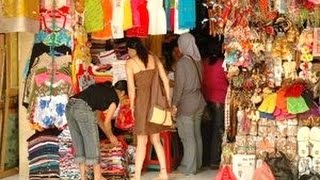 PASAR SENI SUKAWATI  Cheap Handycraft Shopping  Tourism Destination of Bali Indonesia HD [upl. by Evadnee590]