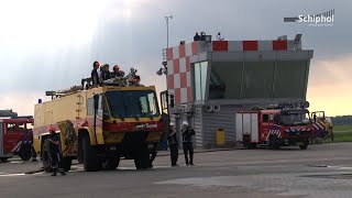 Jeugdbrandweerteams strijden op Schiphol [upl. by Vins]