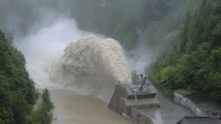 Hochwasser Steyr Staumauer Klaus Schleuse voll geöffnet Juni 2013 c [upl. by Berny599]