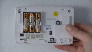 Batterijen vervangen Chronotherm IV T8602A  Honeywell Home [upl. by Laufer]