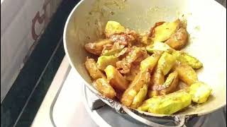 ঘরোয়া রুই মাছের ঝিঙে দিয়ে আলু দিয়ে ঝোল youtube viralvlog2024 cooking fbvlog machminivlog [upl. by Suhail901]