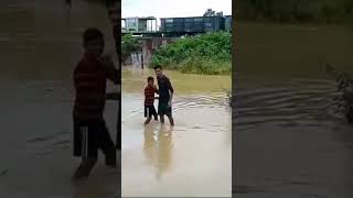 Odisha re banya batya ra drusyabanya re kemti asila panicyclone in Odishabanya re budi gala gana [upl. by Bish50]