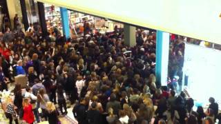 Black Friday Crowd Rushing into Urban Outfitters [upl. by Seidule]