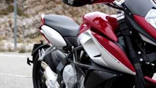 Essai MV Agusta Rivale 800  La plus sensationnelle des MV Agusta 800 [upl. by Zerep]