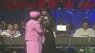 Vicki Winans pays tribute to her mother and Mother Willie Mae Rivers [upl. by Nasas]