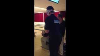 Team NL Bowling  Jeroen vd Heide coacht Roel naar een strike [upl. by Holly-Anne]