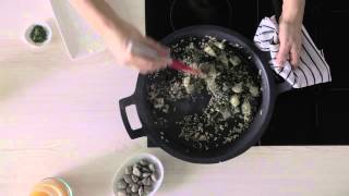 Arroz negro de sepia y chirlas  Recetas Arroz SOS [upl. by Halbert446]