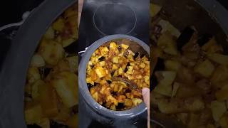 Ringan Bataka nu shak  Aubergine Potato curry [upl. by Groscr68]