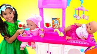 Emma cuida su muñeca bebé con Nursery Playset Juguetes para niñas [upl. by Eednyl]