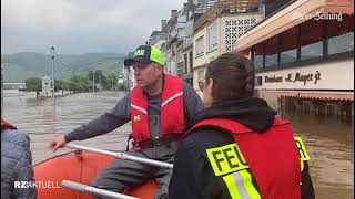 Mit dem Boot durch die Stadt Die Feuerwehr Zell unterwegs im Hochwasser [upl. by Assilen]