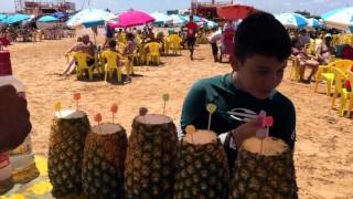 Fazendo coquetel de abacaxi na praia de Areia Vermelha Camboinha Cabedelo Paraíba Brasil [upl. by Brey]