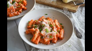 Pasta Med Peberfrugtsauce [upl. by Reivad]