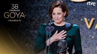 SIGOURNEY WEAVER recibe el GOYA INTERNACIONAL  Premios Goya 2024 [upl. by Slrahc143]