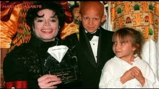 Michael Jackson receives the Diamond of Africa award from Ghanas President  1995 [upl. by Ahseet2]