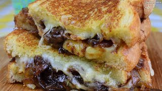 How To Make Easy Grilled Cheese with Caramelised Onions 카라멜 양파와 치즈 샌드위치 焼きチーズとキャラメル玉ねぎのサンドイッチ [upl. by Theodor]