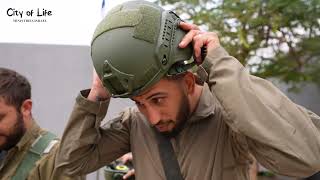 How messianic jews can help reservists Giving helmets for reservists in Nahal Oz [upl. by Gerger]