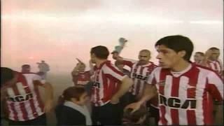 El increible recibimiento a Estudiantes de La Plata final 2009 [upl. by Aillicirp]