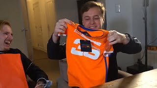 Robbie krijgt alle merch van Max Verstappen [upl. by Wolbrom511]