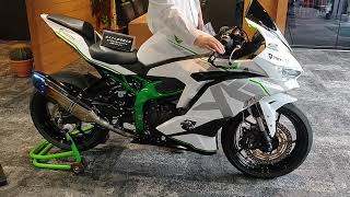 Sound Check White Kawasaki ZX25R  250cc Inline four Cylinder Vroom Vroom [upl. by Ettenaej]