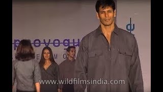 Supermodels Milind Soman Indrani Dasgupta Rahul Dev John Abraham scorch ramp at old fashion show [upl. by Alesandrini]