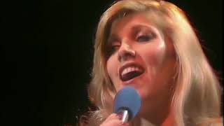 Season to Season  Lynsey de Paul live performance [upl. by Adoc]