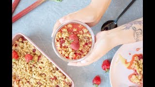 Das leckerste Rezept für ErdbeerRhabarberCrumble vegan [upl. by Timofei]