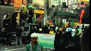 Activists Muslims clash in Mendiola [upl. by Narak]