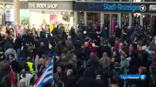 Köln Schwere Ausschreitungen bei HooliganDemonstration gegen Islamisten [upl. by Zerk867]