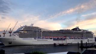 Msc Magnifica entra ad Amburgo sulle note degli White Stripes [upl. by Anewor654]