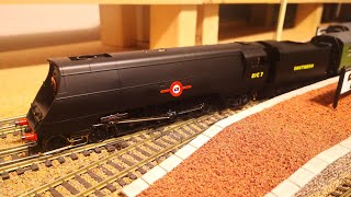 Greenhill Junction  New Hornby Merchant Navy quotAberdeen Commonwealthquot R3717  Video 47 [upl. by Ahsimac135]