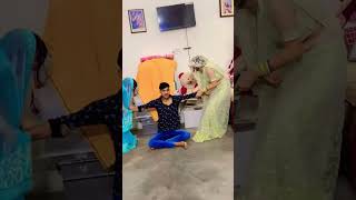 घरवाली बाहरबाली🤣 trendingshorts dance bolliwoodsong funny bolllywoodsong [upl. by Anirtik]