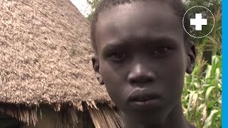 A la rescousse des sorciers présumés du Kenya I AFP Reportage [upl. by Naenaj406]