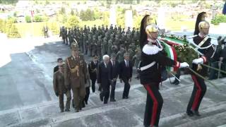 Il Presidente Mattarella depone una corona dalloro sul Sacrario Militare di Asiago [upl. by Wynn]