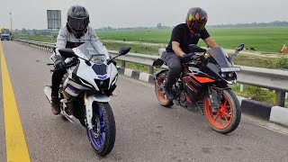 Yamaha R15M VS KTM RC200 Comparison  Top End Race [upl. by Oicnecserc]