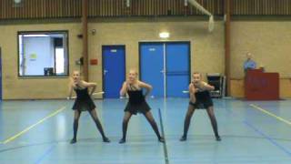 Aniek Annerieke en Romy trio concours Losser majorette [upl. by Aelc]