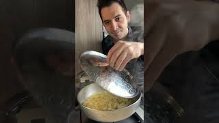 SPAGHETTI AGLIO OLIO PEPERONCINO con CAVOLFIORE e PANURE CROCCANTE al POMODORO SECCO🤤 Shorts [upl. by Lansing318]