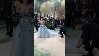 Es Sydney Sweeney en la metgala aunque no lo creas [upl. by Rai]