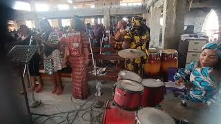 Thanksgiving praise Chorus with all the engines on the beat 🪘 Naomi Emilia Bruno JV LadyDrummer [upl. by Westney]