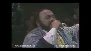 Luciano Pavarotti canta La Donna e Mobile Pavaotti amp friends [upl. by Kral]