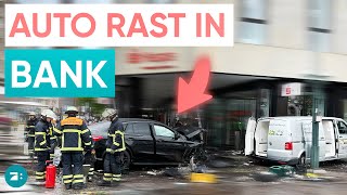 Mehrere Verletzte bei Unfall in Hamburg Auto rast in BankFiliale am Jungfernstieg [upl. by Onitnelav]