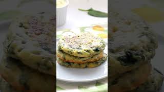 Irresistibili PANCAKES SALATI AGLI SPINACI » Proteici low carb e senza glutine 🤩  shorts [upl. by Tavis]