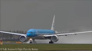 Boeing 777300 KLM getroffen door de Bliksem bij vertrek [upl. by Nehgaem]