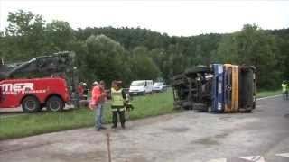 Tödlicher Unfall mit zwei Lkw bei A7Abfahrt in Gallneukirchen [upl. by Halimak109]