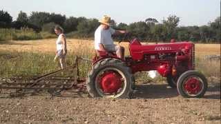 Mc Cormick F135 D avec un cultivateur de 2m de large [upl. by Cutty]